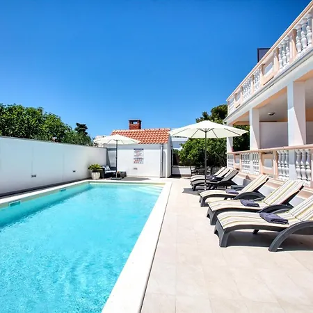 Family Friendly With A Swimming Pool Biograd Na Moru, Biograd - 19356 Apartment *