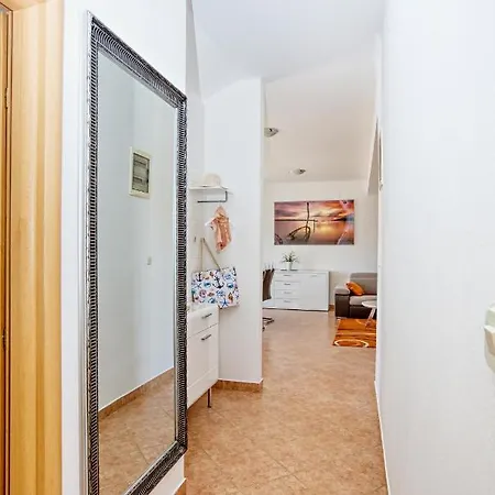Family Friendly With A Swimming Pool Biograd Na Moru, Biograd - 19356 Apartment *